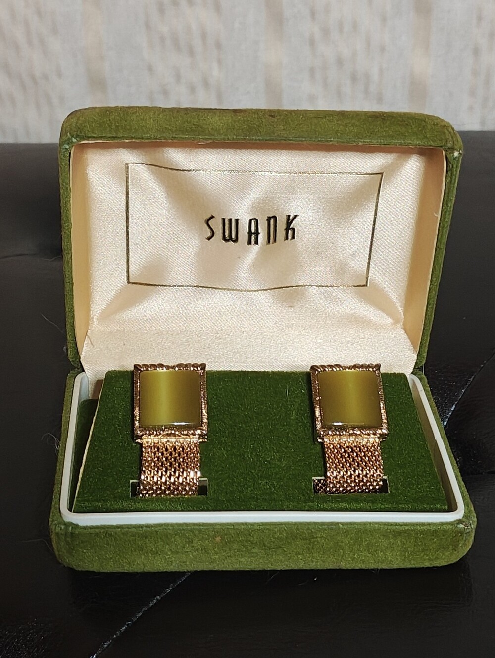 Vintage SWANK Gold-Tone Mesh Cufflinks Green Cabochons Boxed